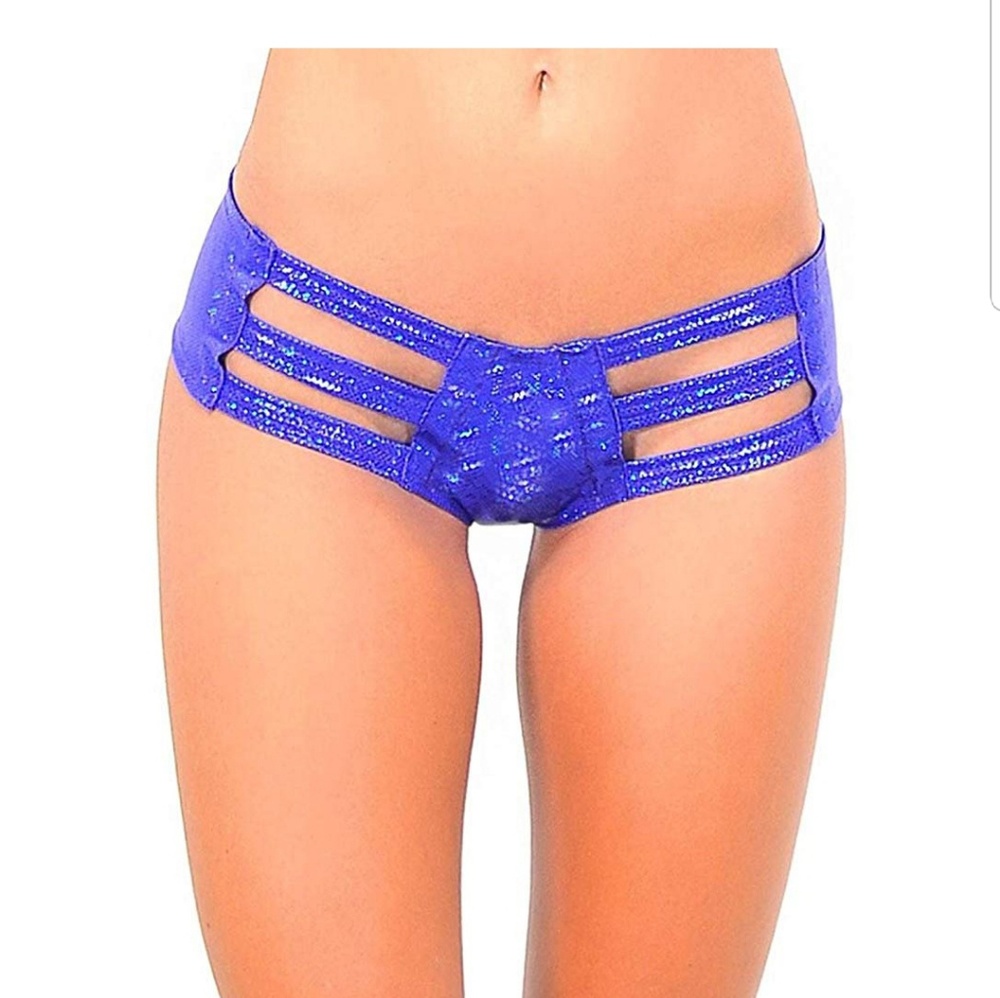 Iheartraves booty shorts